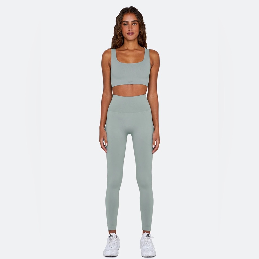 SET ACTIVE set in size small. Color is moon